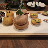 ザ タヴァン グリル＆ラウンジ - 