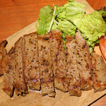Bachi - ブラックアンガス種サーロインステーキ1490円。
                      大きなお肉～