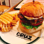 CRUZ BURGERS & CRAFT BEERS - 