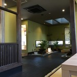 和処 いろ里 - 奥の方に座敷室が