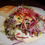 CASA CARINO - ランチセットに付くサラダとパン♪山盛り♪