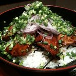 まぐろ丼　加一 - マグロとブリのテリヤキ丼：（汁・煮物・漬物付き）1260円