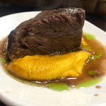 Borda Berri - 牛頬肉の赤ワインソース煮込み