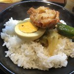 カレーハウス ＣｏＣｏ壱番屋 - ご飯にぶっかけていただきます。スパイシーで美味しい！