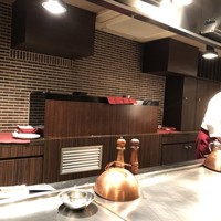 神戸牛すてーきはうす香西 - 店内カウンターより 前は鉄板