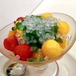 貴族甜品 Noble - この透明の水晶玉。不思議食感。ものすごく弾力のあるプチプチ