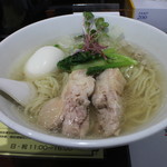 塩生姜らー麺専門店 MANNISH - 塩生姜らー麺(800円、斜め上から)