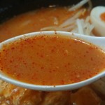 極辛味噌専門店 麺屋つどい - スープ。リフト(^-^)/
            