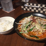 鉄板ダイニングZill - ユッケジャンラーメン(小ラたイス付き) 800円