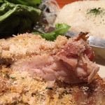 Pile Cafe Ebisu - この日の日替わりプレート チキンソテー、マスタード香草パン粉焼き800円