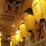 Taishuushouwaizakayakawasakinoyuuyakeichibamboshi - ド派手な店内