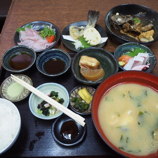 まるさん松本 - 料理写真:本日のお魚定食（淡路 黒メバル3種）