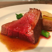 キャトルラパン　神戸三宮 - 妖艶な赤身。牛フィレ肉とフォアグラ♫  渾身の宮原シェフオリジナルソース(^^)