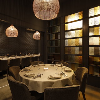 完全個室も完備、大小2つの個室がございます。