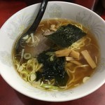 らーめん ほん田 - ラーメン(醤油)・並400円食い終わりのような水面(w