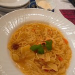 オステリアezaki - 色んなショートパスタを煮込んでスープ風に!(^^)!
      コンソメかな？柔らかな味付けです(*^^*)