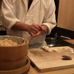 鮨駒 - 握る店主