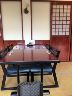 Wakamatsuya - 畳敷きにテーブル