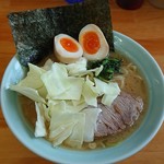 会心のラーメン 捲り家 - ラーメン並＋たまご