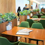 ベースキューカフェ by ロイヤルガーデンカフェ - 内観