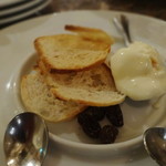 ウィウィ - フランス産冬期限定チーズ”モンドール”