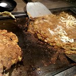 キッチン スパチュラ - もんじゃ焼き作り中。土手がポイント