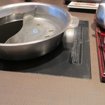 Yuzu An - タウカンの陰陽みたいな鍋