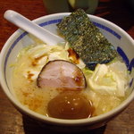 たけちゃんにぼしらーめん - 2008/12月：新登場「豚骨らーめん」690円＋味玉110円