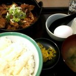 たぬき - “牛スジ煮込み定食（850円）”