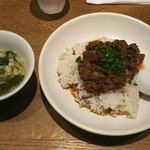 餃子と炙り こけこっこ - 黒毛和牛入り すじ丼