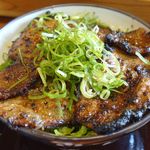 野さか - 「ロース丼　ねぎだく」は、豚ロース肉もねぎもたっぷり！