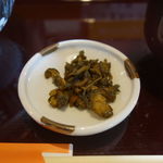 野さか - 付け合わせにはピリ辛なお新香。