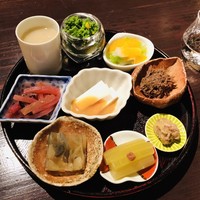 たでの葉 - 9種類の前菜盛合せ