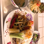 チルアウト - シーフードガパオライス