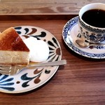 広洋舎 - バナナチーズケーキ&ラマコーヒー
