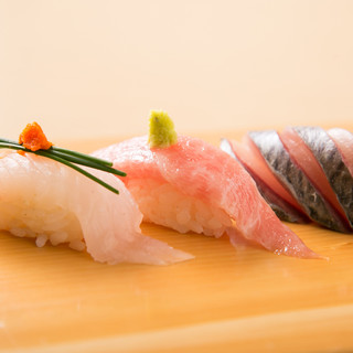 九州産の新鮮な地魚を、職人の心意気と技が光る寿司で堪能