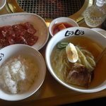 焼肉じゅうじゅう - 冷麺ランチ　882円（他ドリンク付）