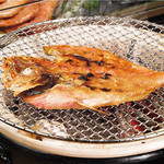 七輪焼 お魚くわえたどら猫