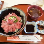 プチトマト - まぐろ丼　680円