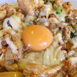 まっちゃんカレー - トッピングは卵黄とチーズ