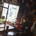 まっちゃんカレー - 店内にバイク