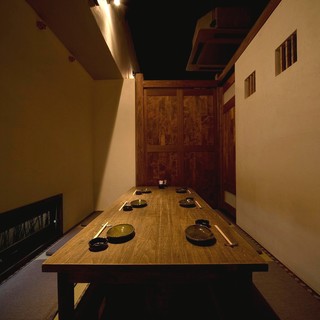 完全個室も2部屋御座います。
                                          
                                          掘りごたつ席です