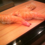 鮨処 多田 - しらさ海老　シャリがすっぽり隠れてます