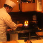 鮨処 多田 - もどり鰹を炙っています