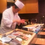 鮨処 多田 - 店主の握る姿②