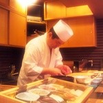 鮨処 多田 - 店主の握る姿④