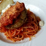 Menajeru - トマトソーススパゲッティ煮込みハンバーグ添え