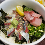 海鮮丼 日の出 - 胡麻鯖丼＋鰤