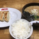 麺ズクラブ - コテ味噌ラーメン 780円   セット餃子 280円 
            半ライス サービス