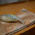 鮨 おさむ - サヨリ昆布〆